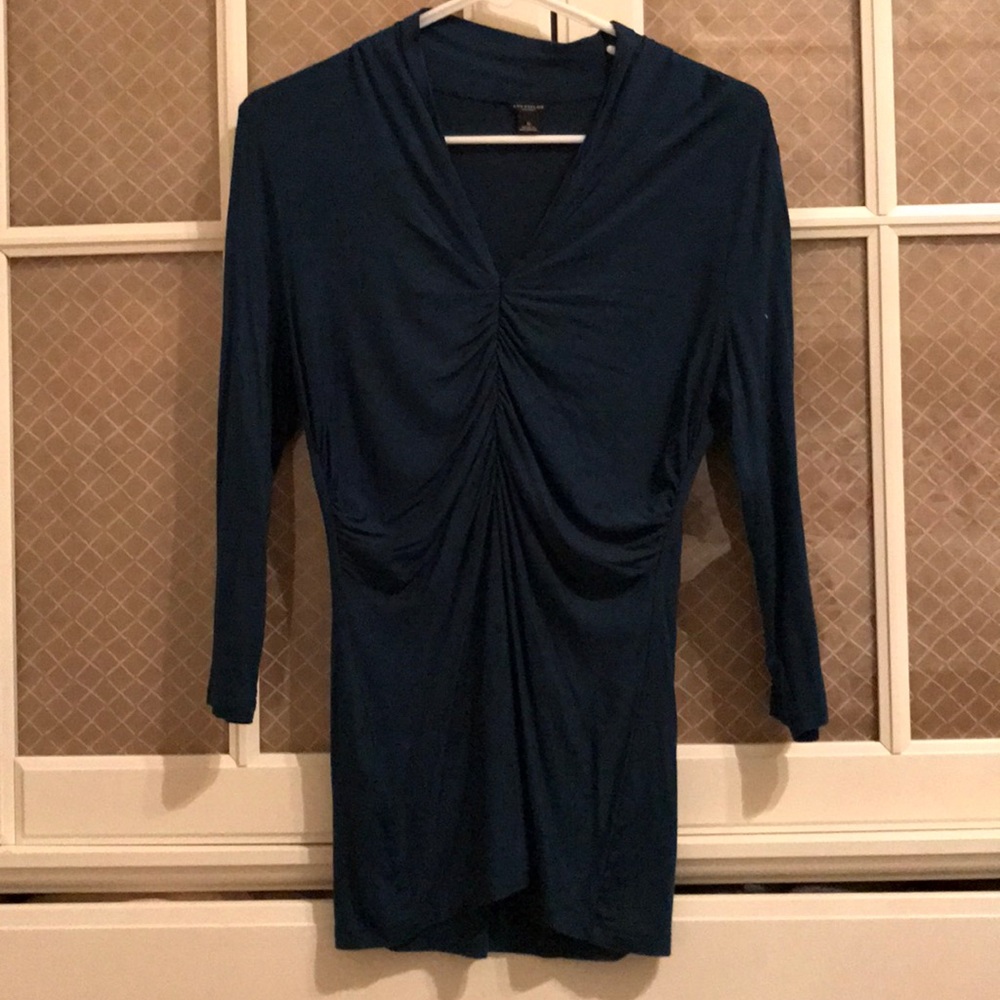3/4 length gen colored shirt